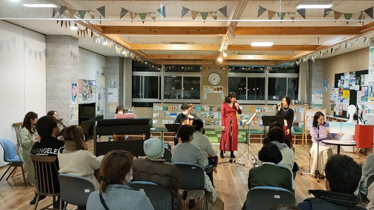 読み聞かせコンサート演奏風景
