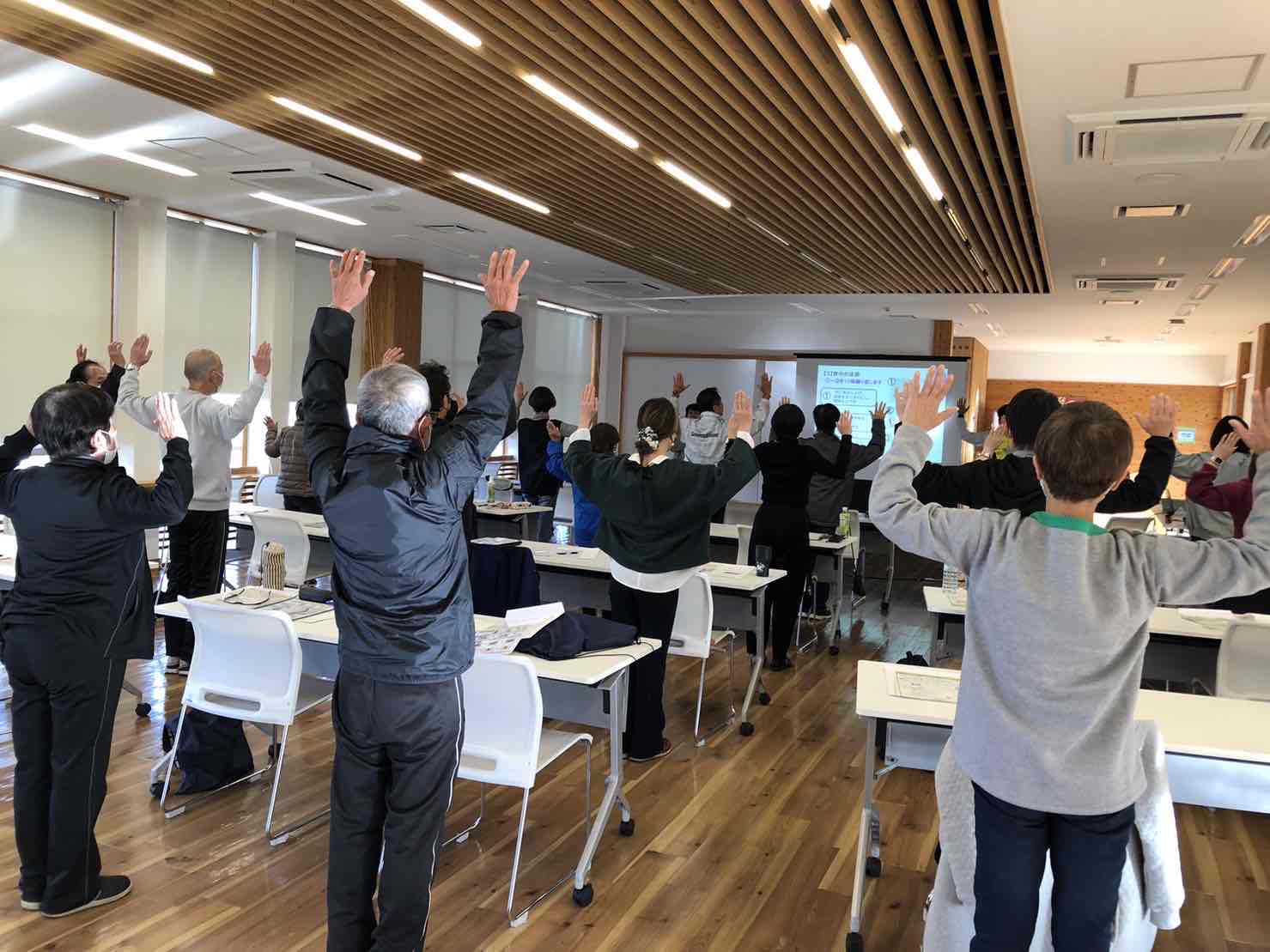 令和5年度の講座でトレーニングを実践する様子