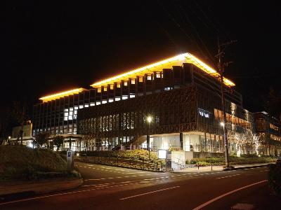 市役所本庁舎ライトアップ