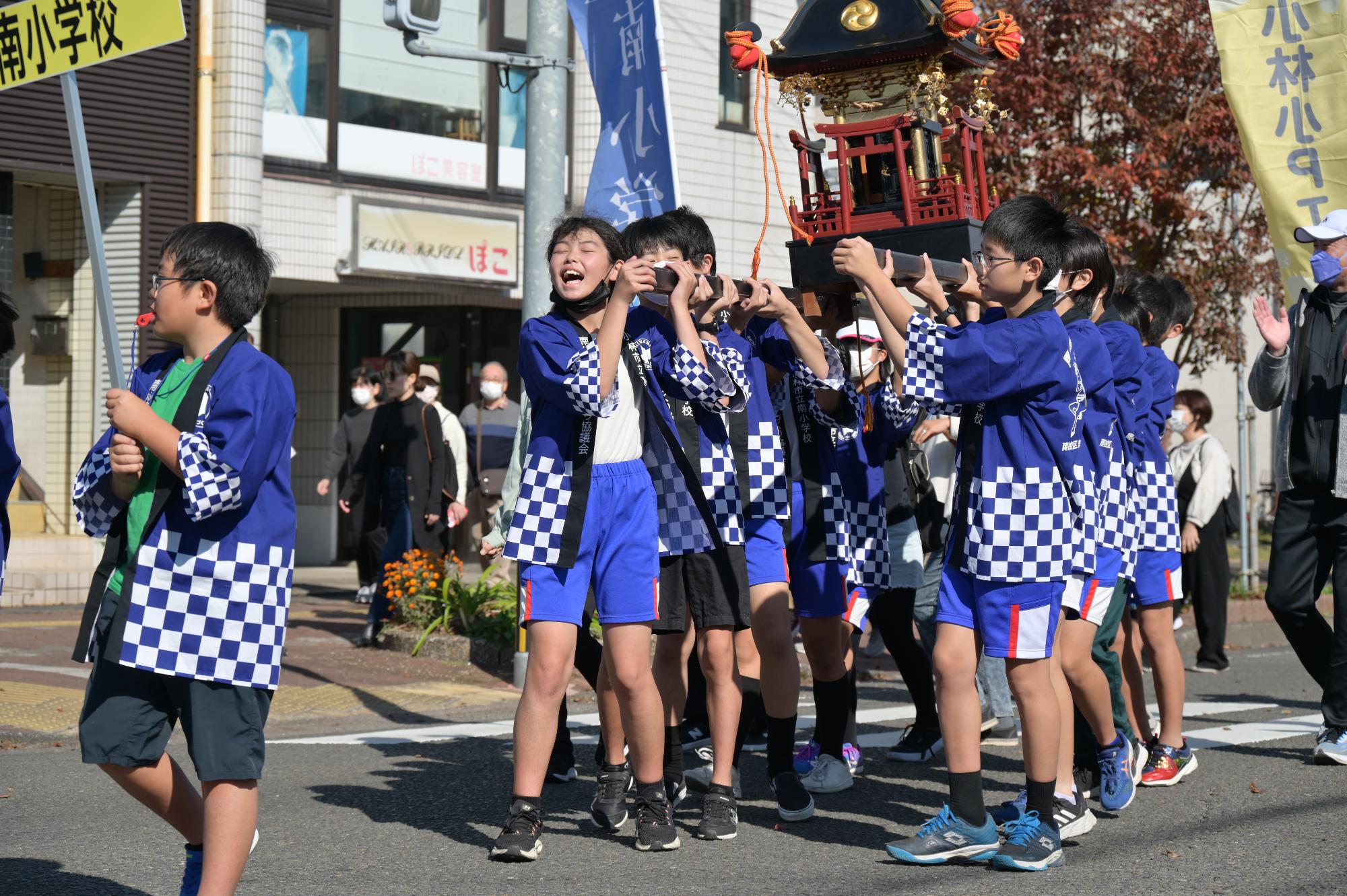 子供神輿写真