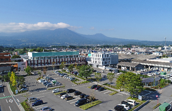 上空から園田病院と駐車場を撮影した写真
