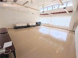 会議室を右から見ている様子