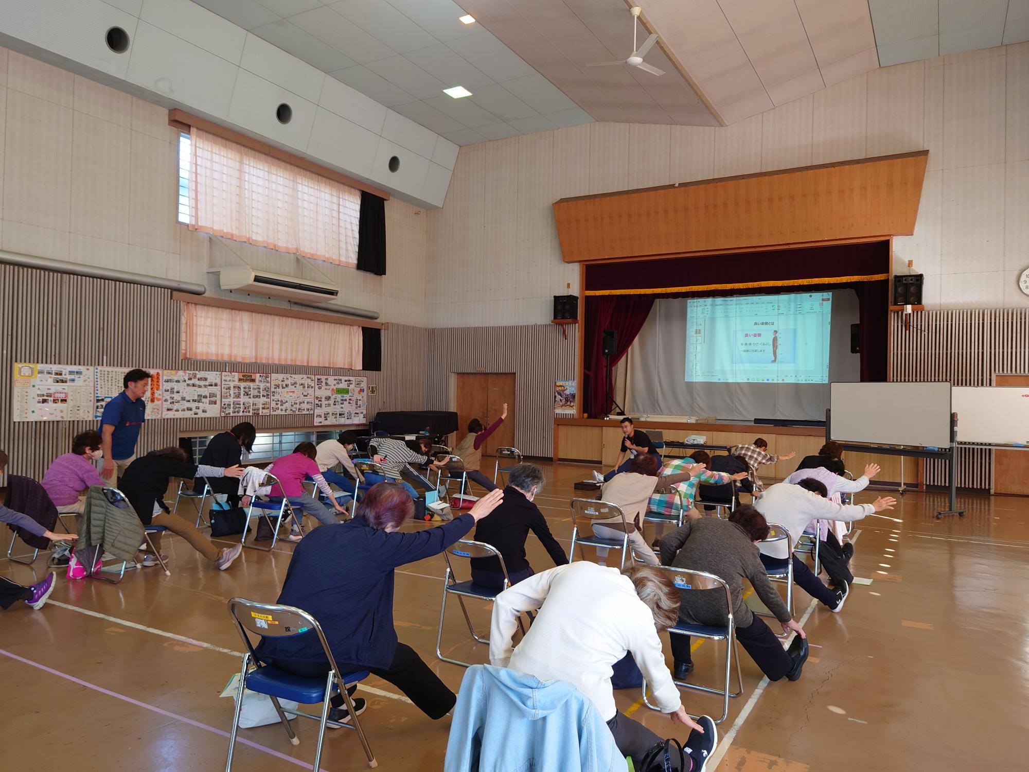 自宅でできる体操を実践しています。